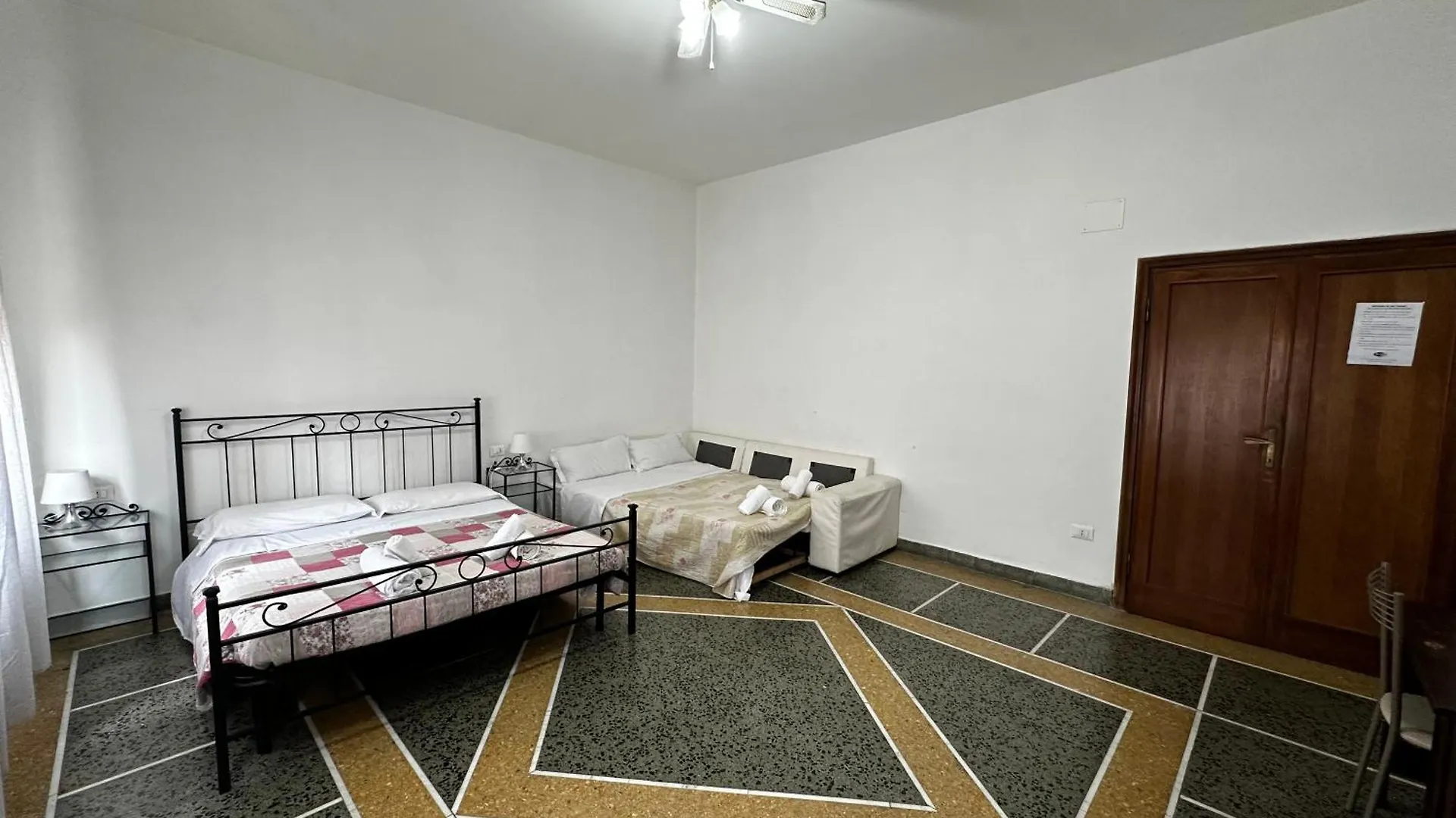Bed & Breakfast Holiday Pisa Gare 2
