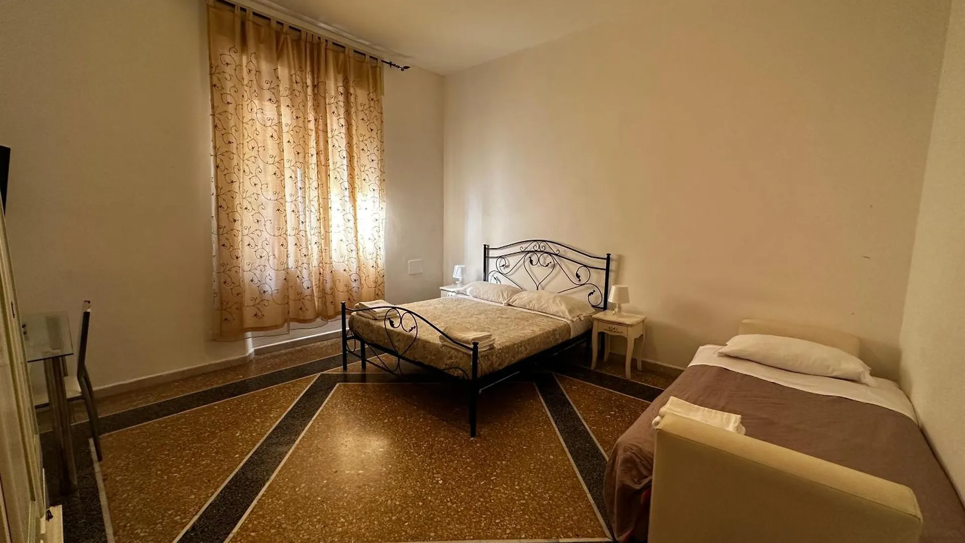 Holiday Pisa Gare 2 Bed & Breakfast